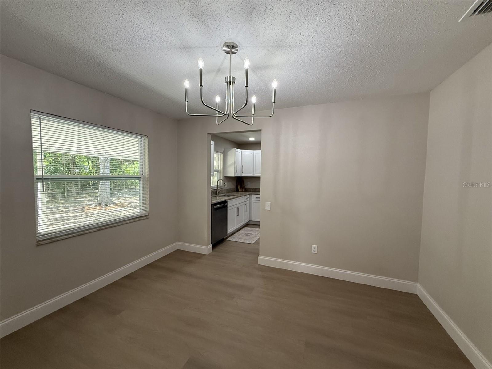 Image 9 of 17 For 1524 Hillway Road