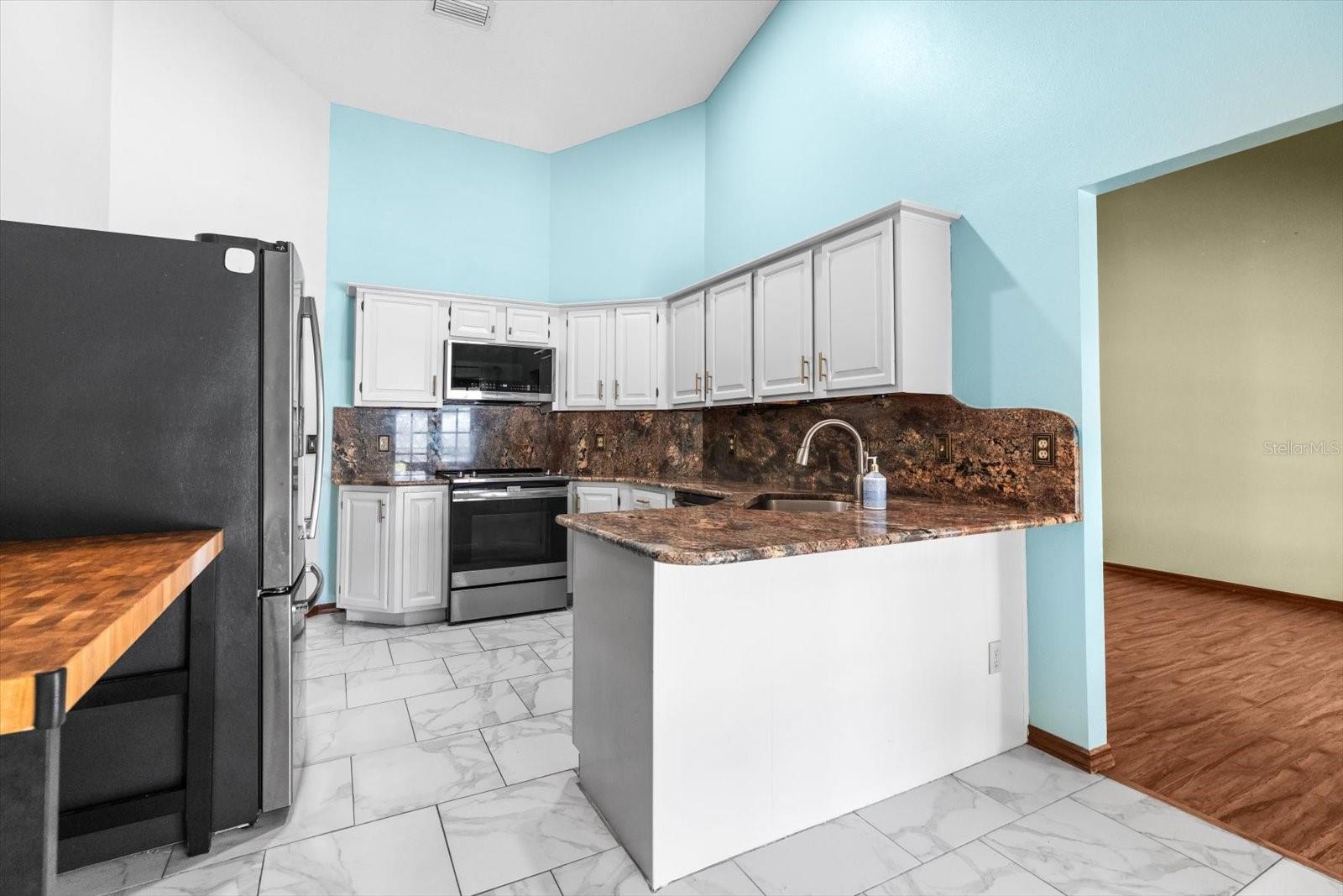 Image 11 of 38 For 968 Lenmore Court