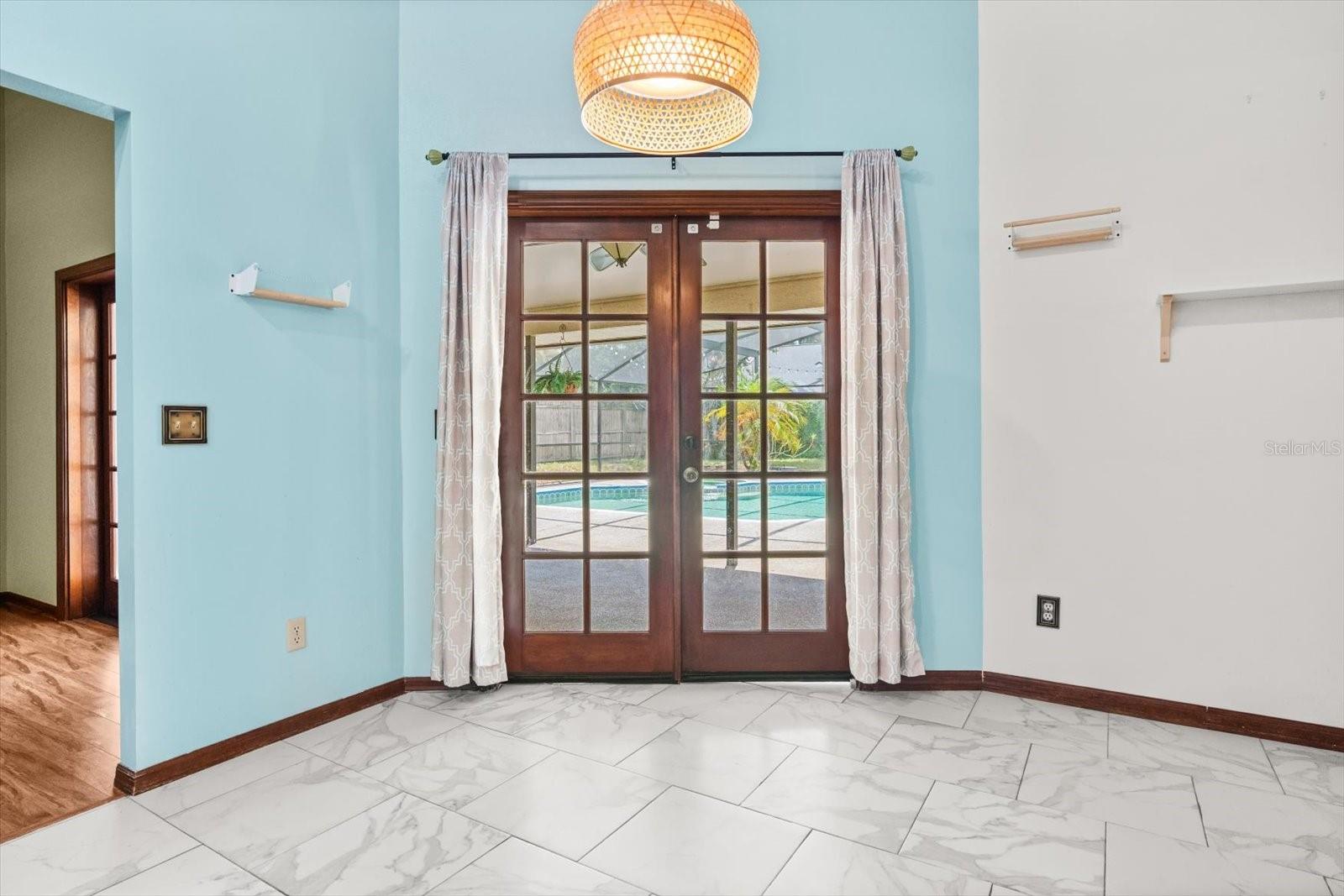 Image 13 of 38 For 968 Lenmore Court