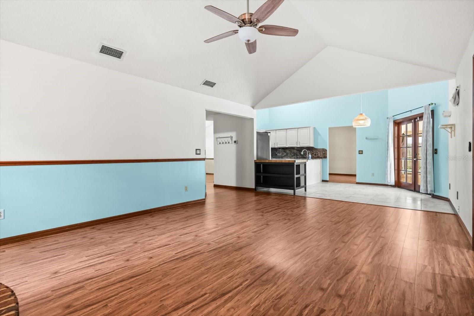 Image 15 of 38 For 968 Lenmore Court