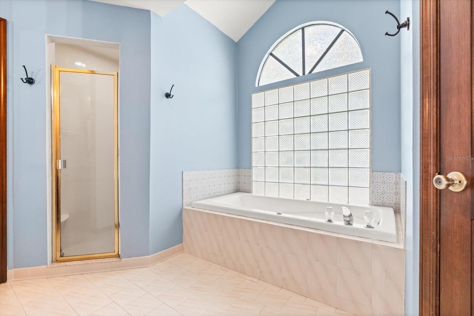 Image 19 of 38 For 968 Lenmore Court