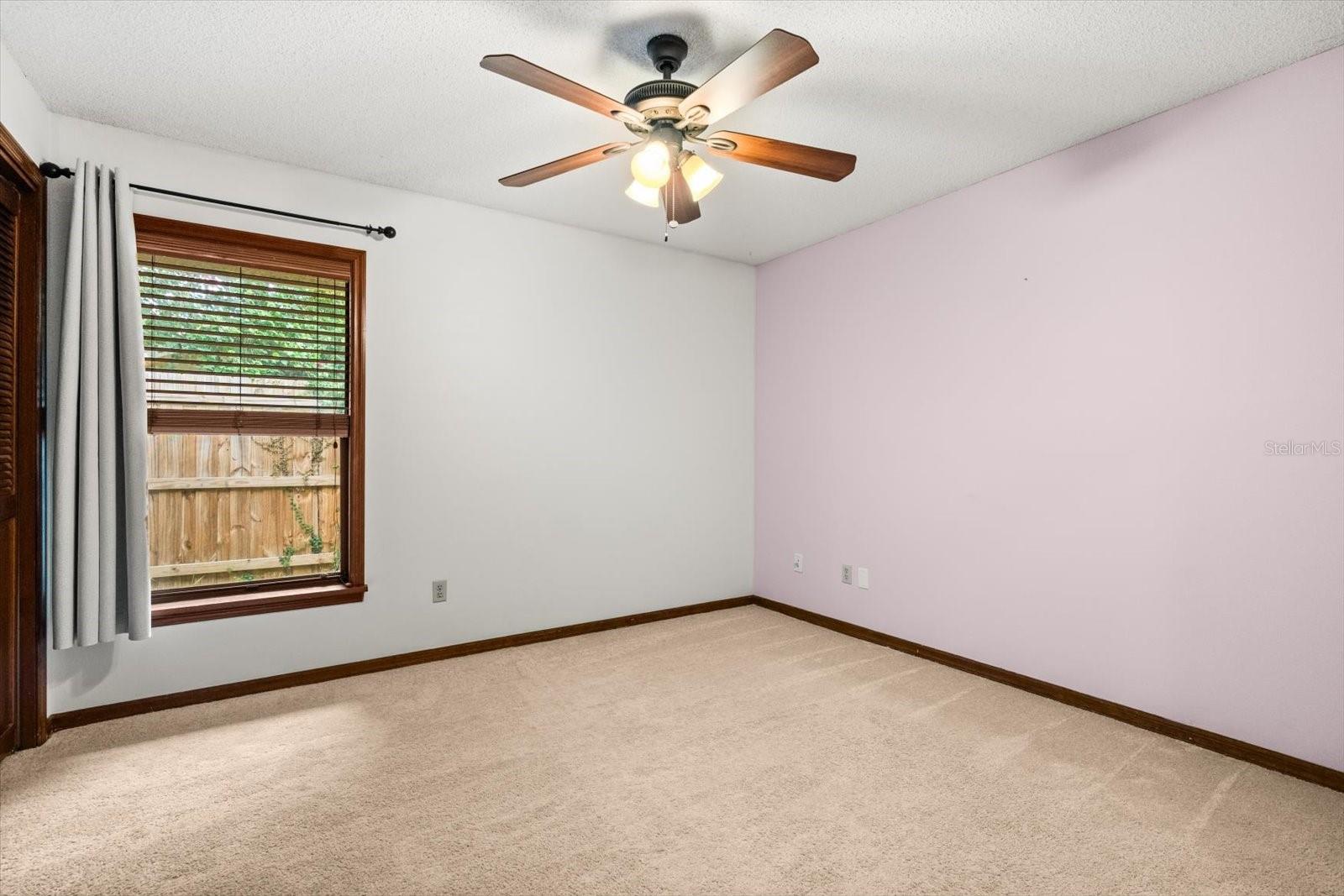Image 21 of 38 For 968 Lenmore Court