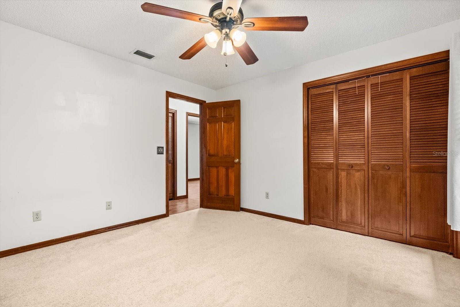 Image 22 of 38 For 968 Lenmore Court