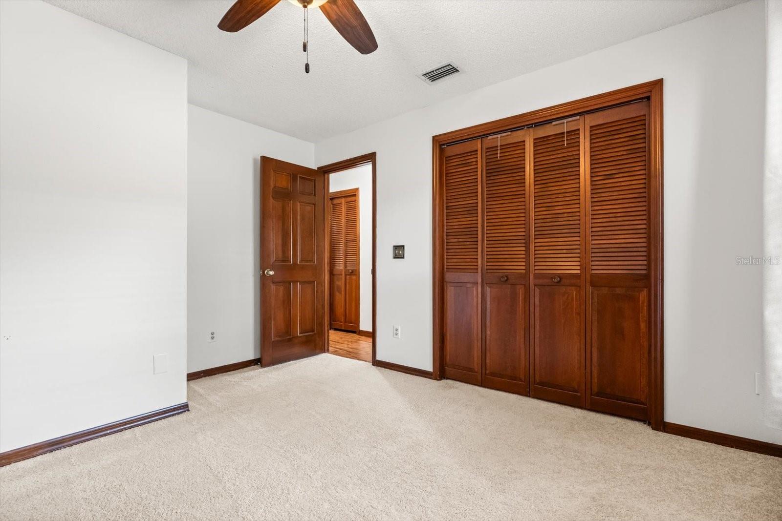 Image 27 of 38 For 968 Lenmore Court