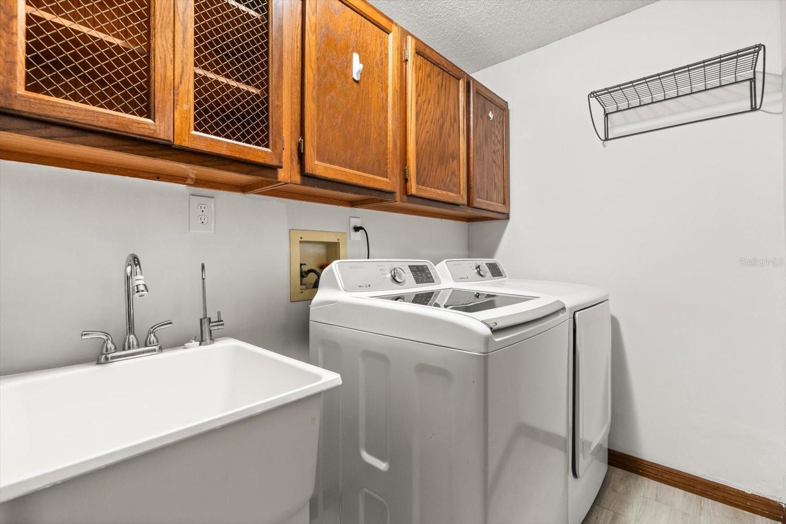 Image 28 of 38 For 968 Lenmore Court
