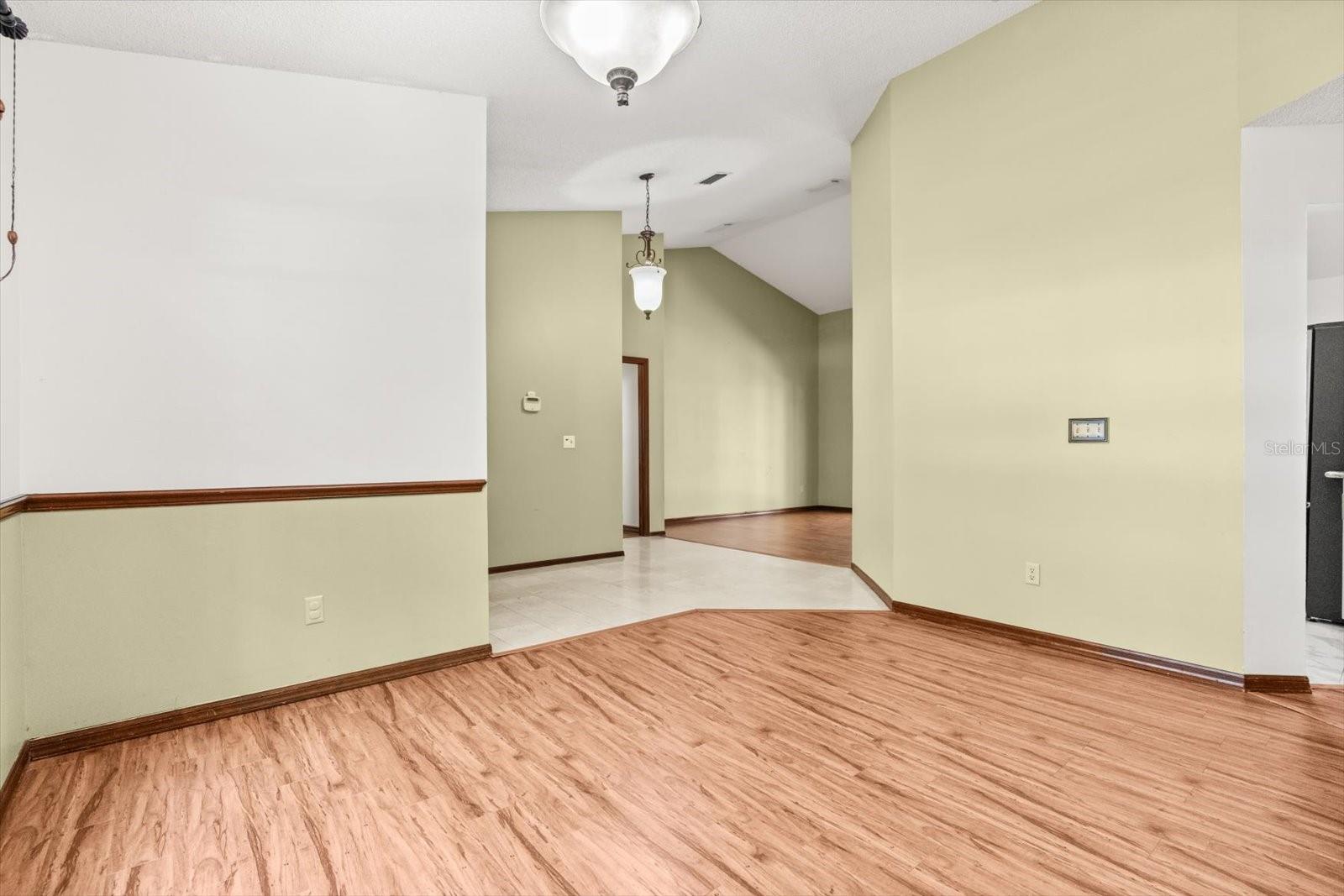 Image 7 of 38 For 968 Lenmore Court