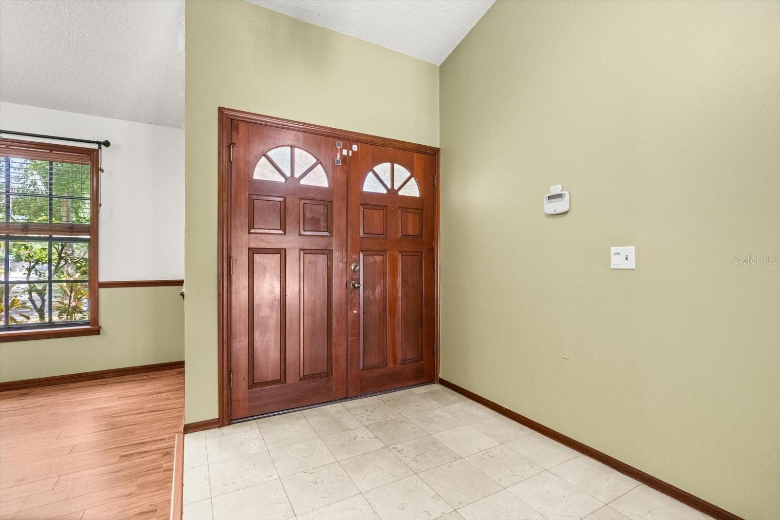 Image 8 of 38 For 968 Lenmore Court
