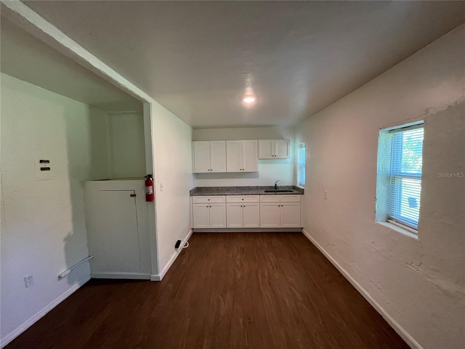 Image 4 of 11 For 1345 Winnifred Street