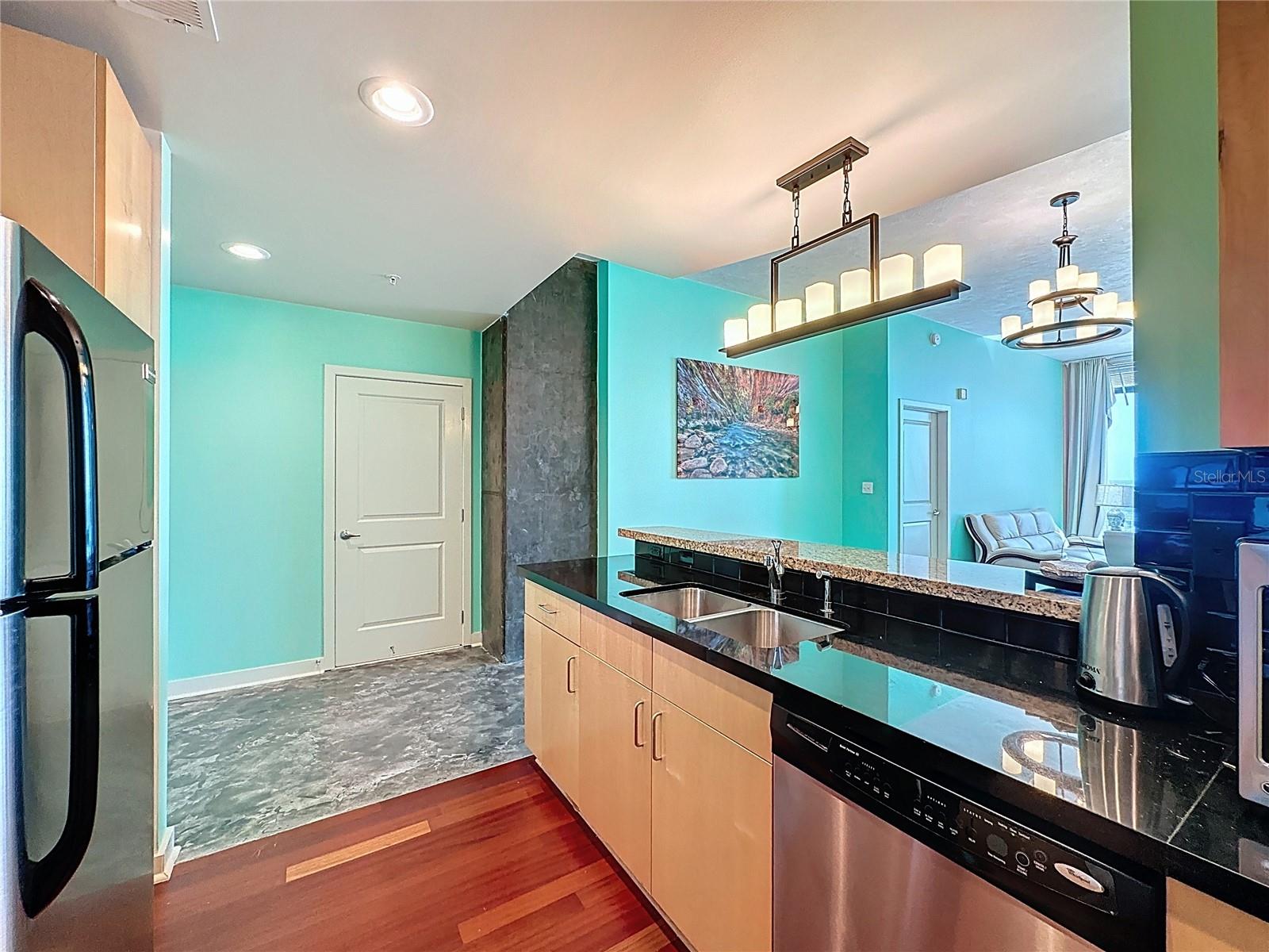 Image 10 of 27 For 155 Court Avenue 2305