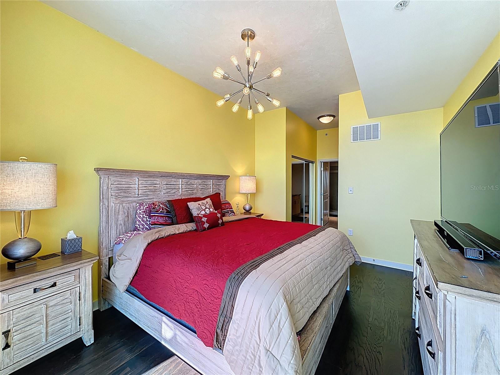 Image 15 of 27 For 155 Court Avenue 2305