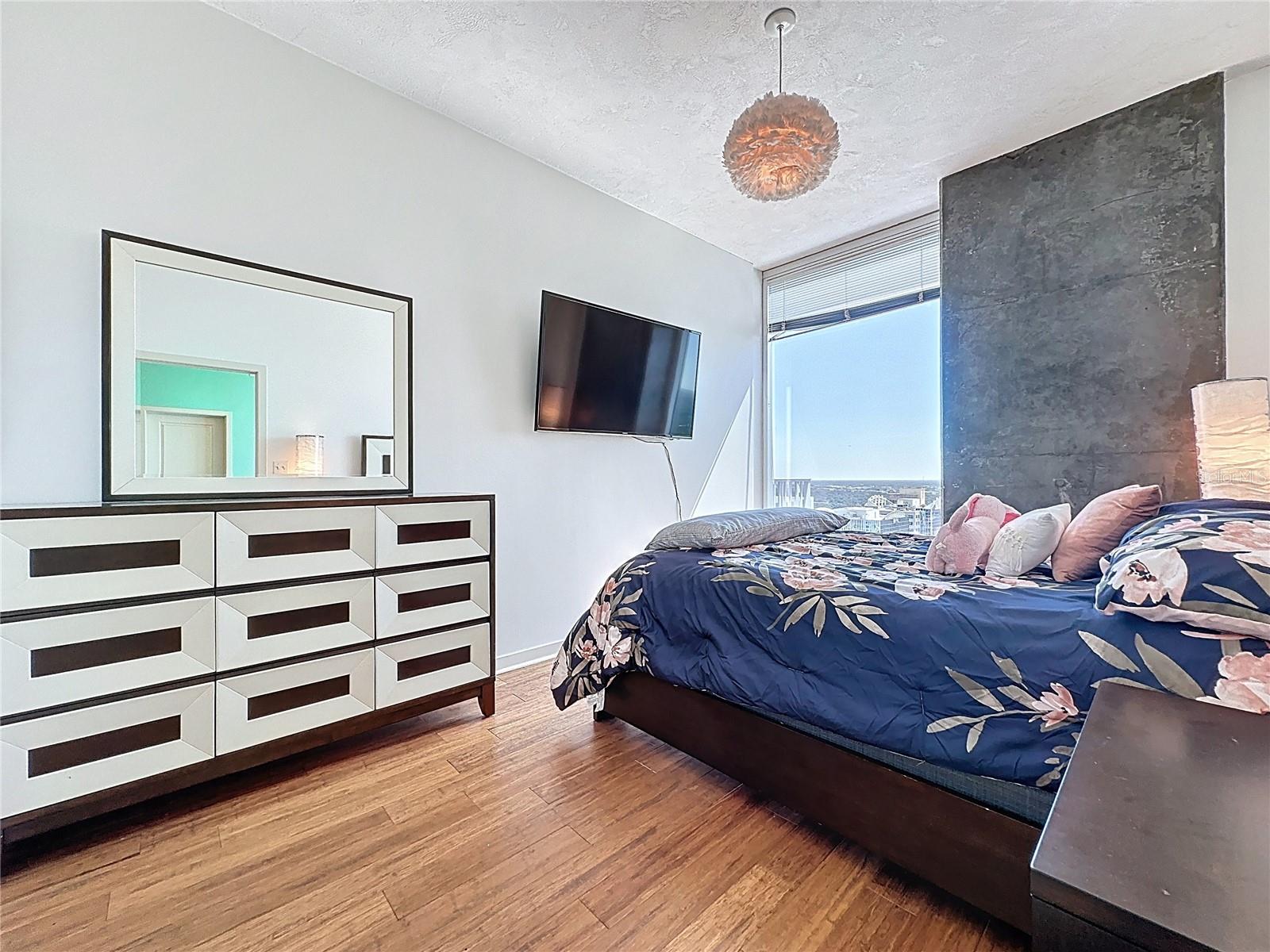 Image 18 of 27 For 155 Court Avenue 2305