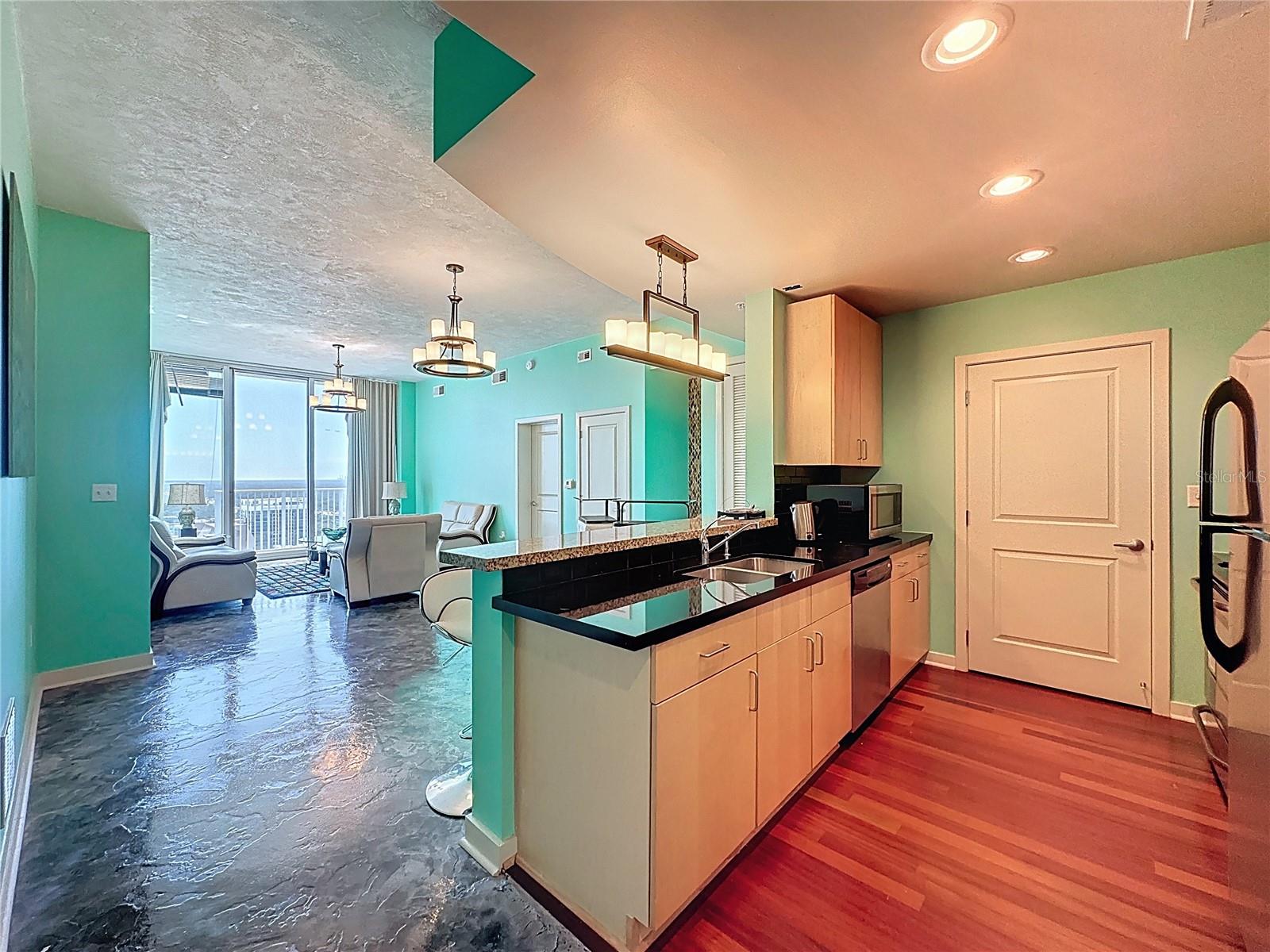 Image 3 of 27 For 155 Court Avenue 2305
