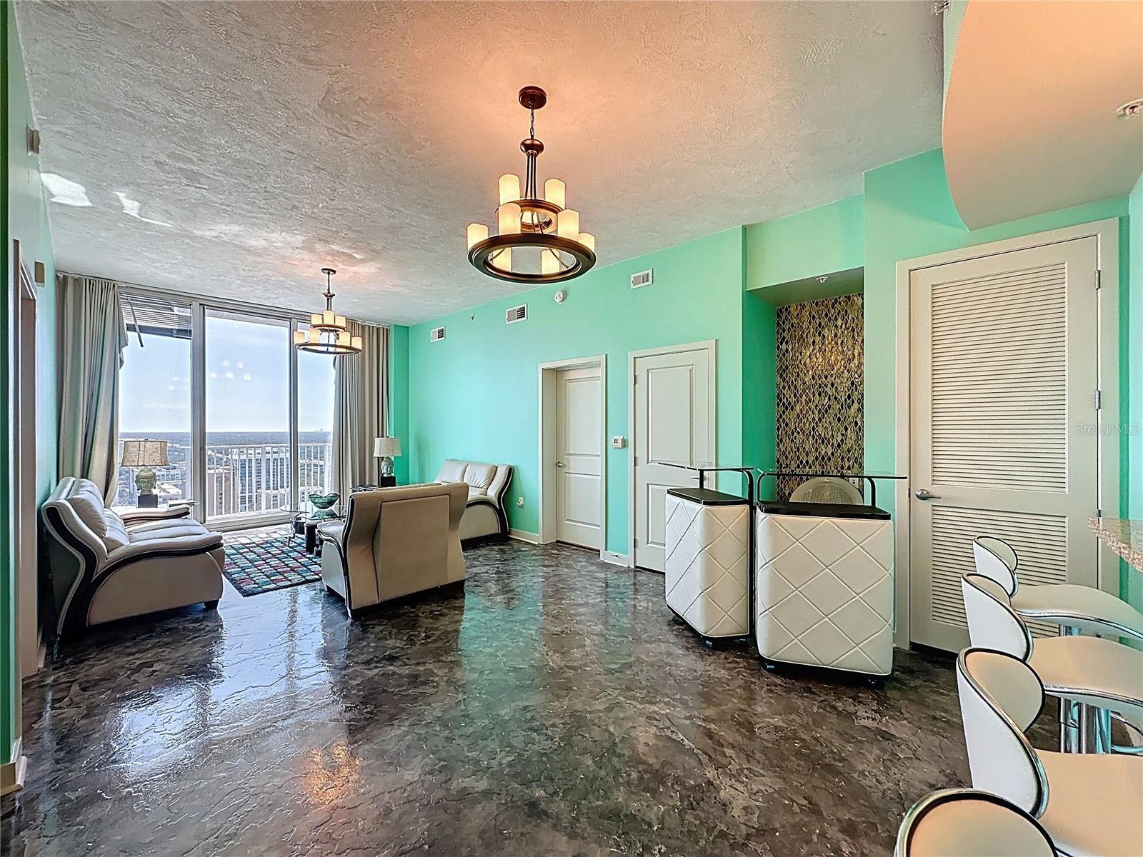 Image 4 of 27 For 155 Court Avenue 2305