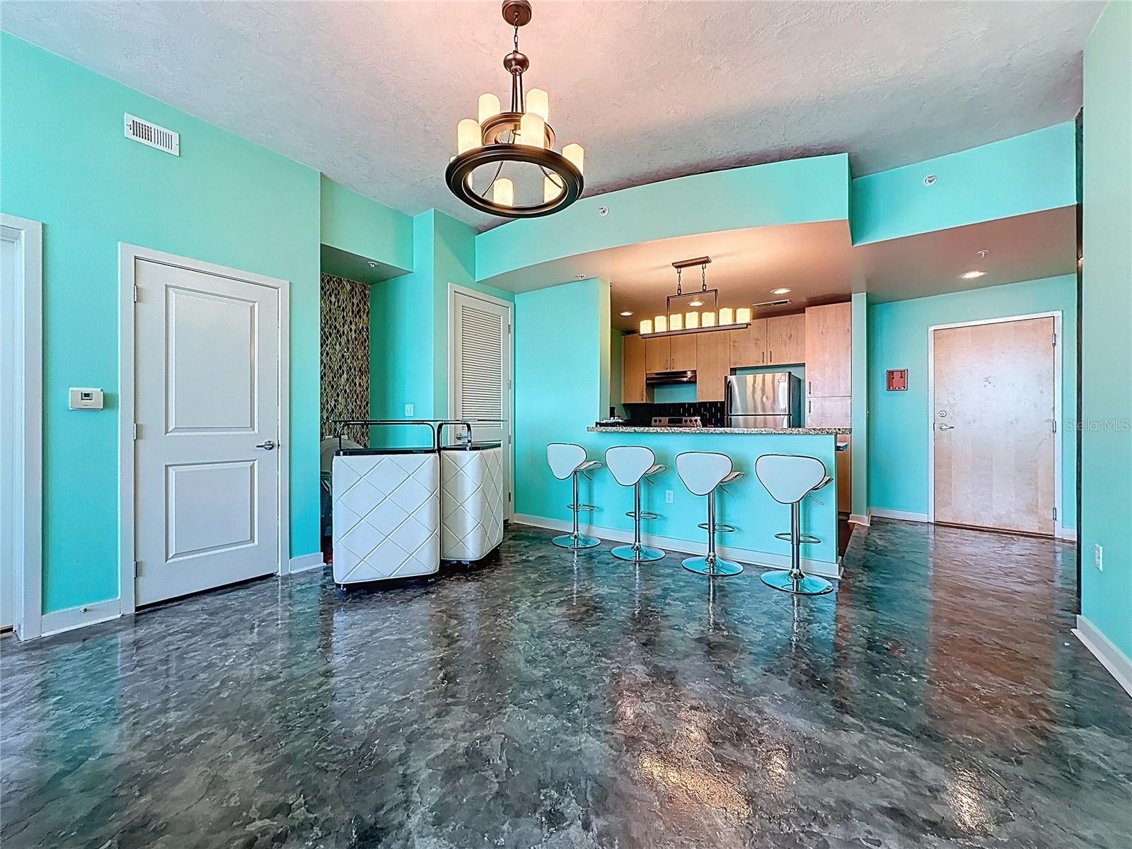 Image 7 of 27 For 155 Court Avenue 2305