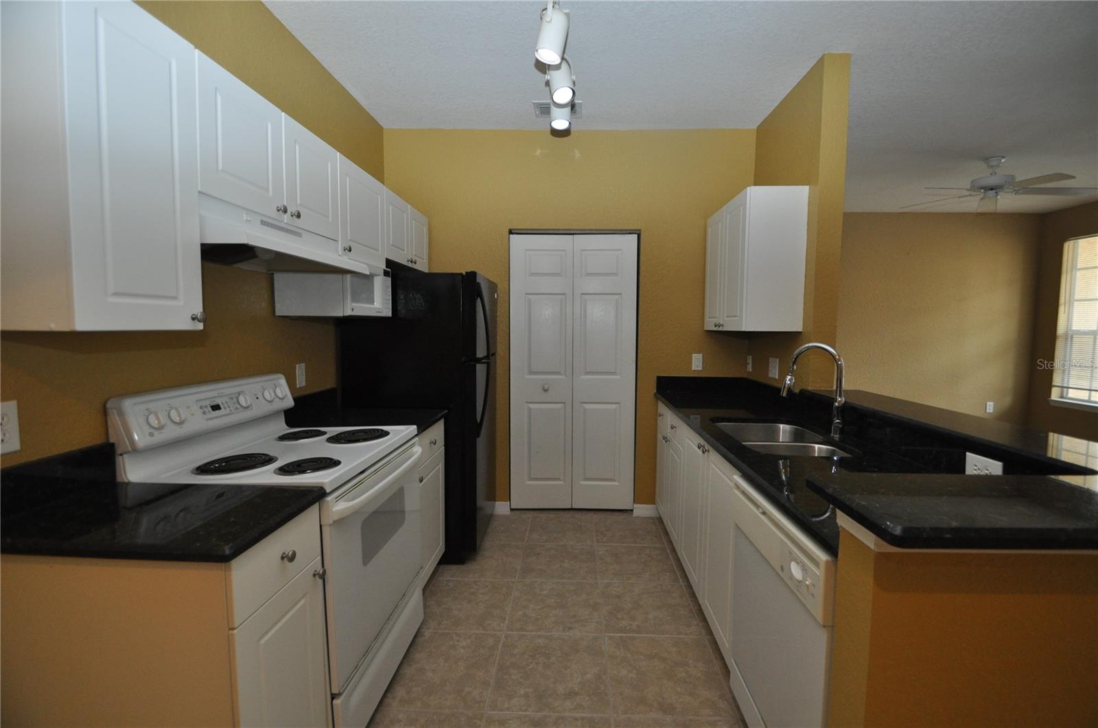 Image 2 of 9 For 864 Grand Regency Point 101