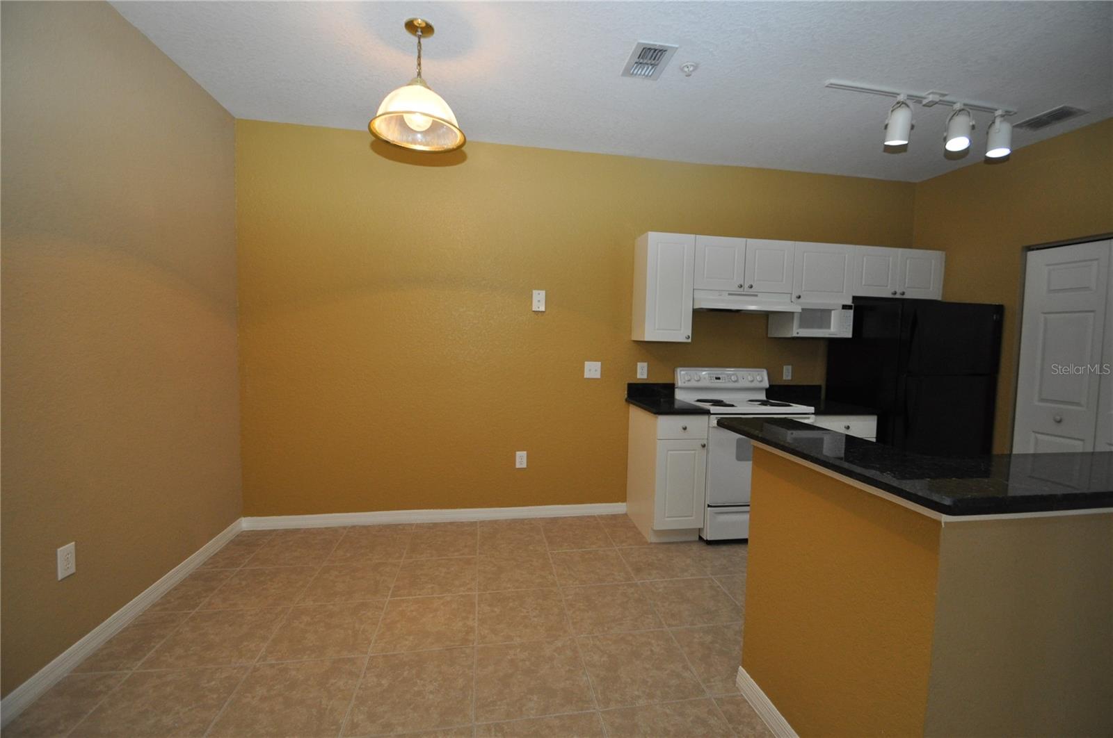 Image 3 of 9 For 864 Grand Regency Point 101
