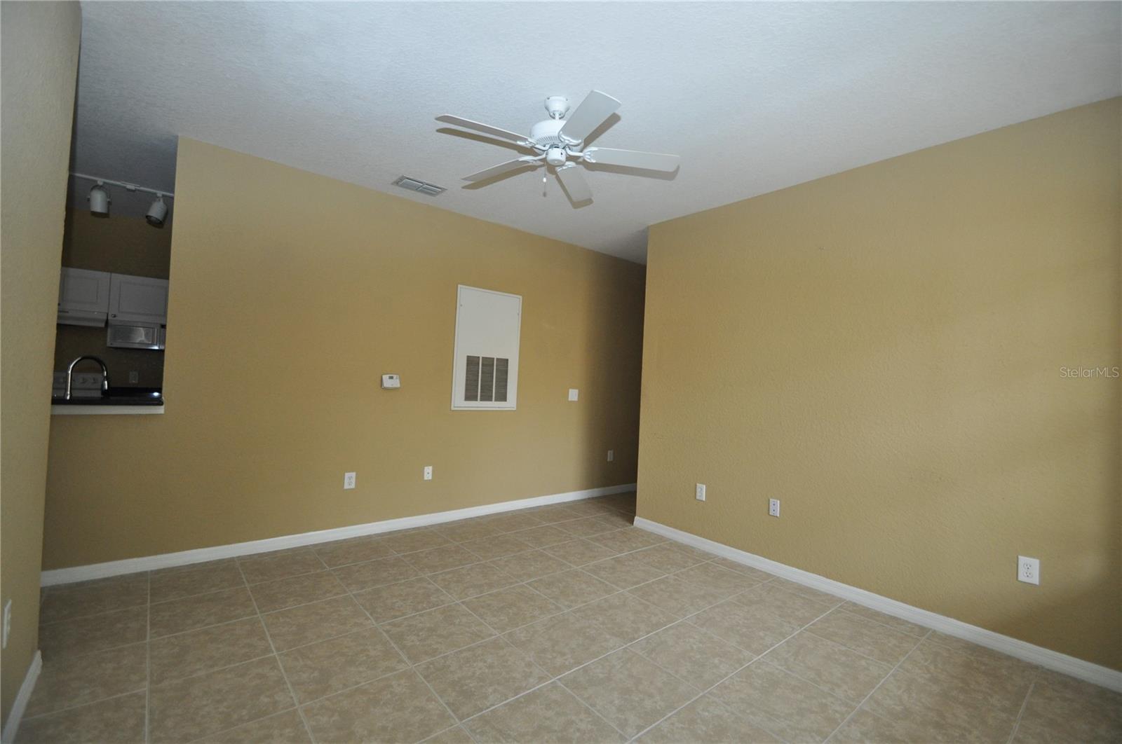 Image 5 of 9 For 864 Grand Regency Point 101