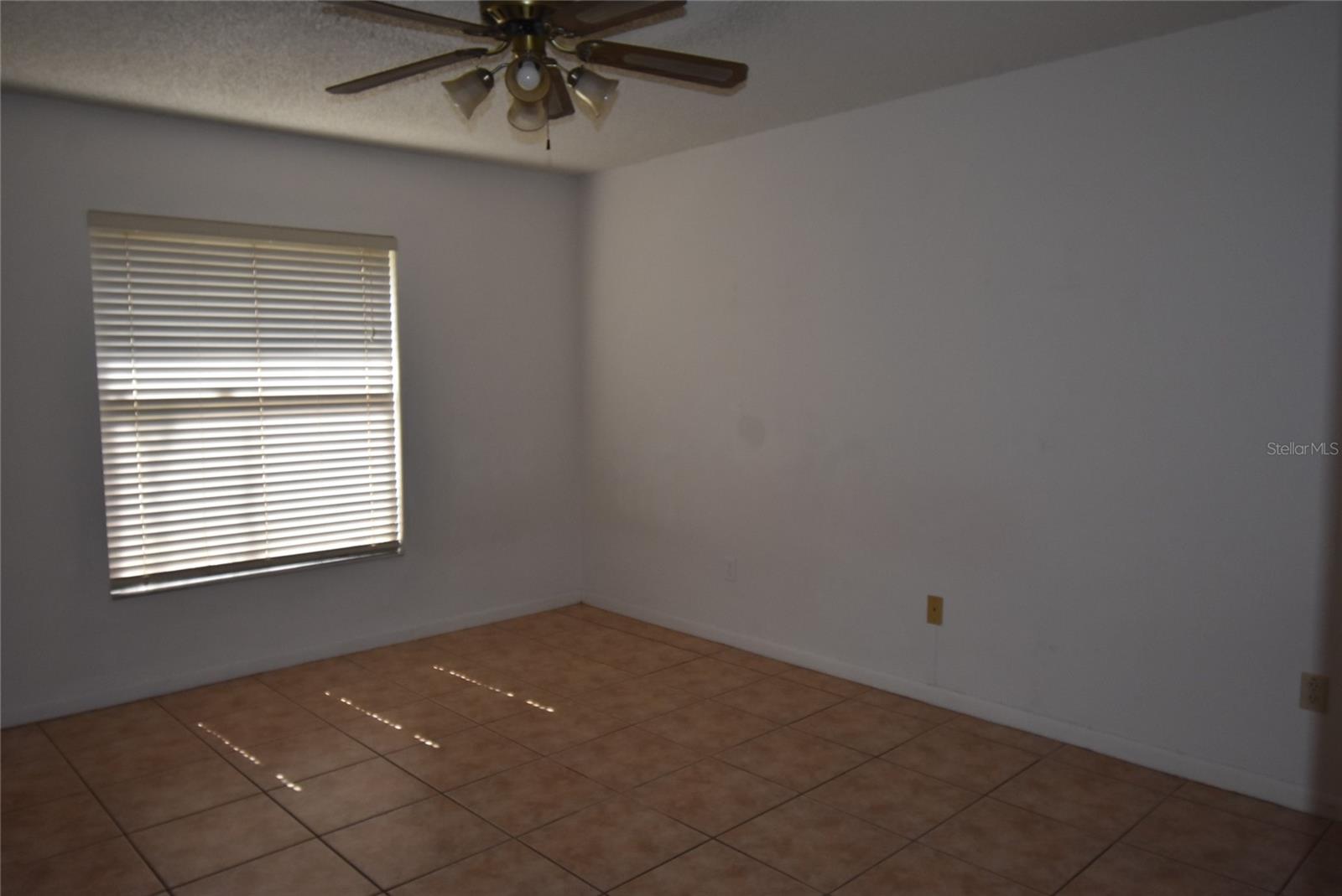 Image 10 of 14 For 390 Douglas Way 71