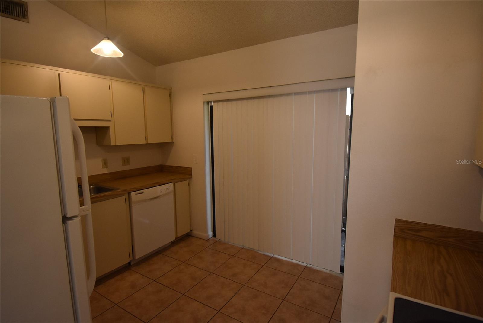 Image 4 of 14 For 390 Douglas Way 71