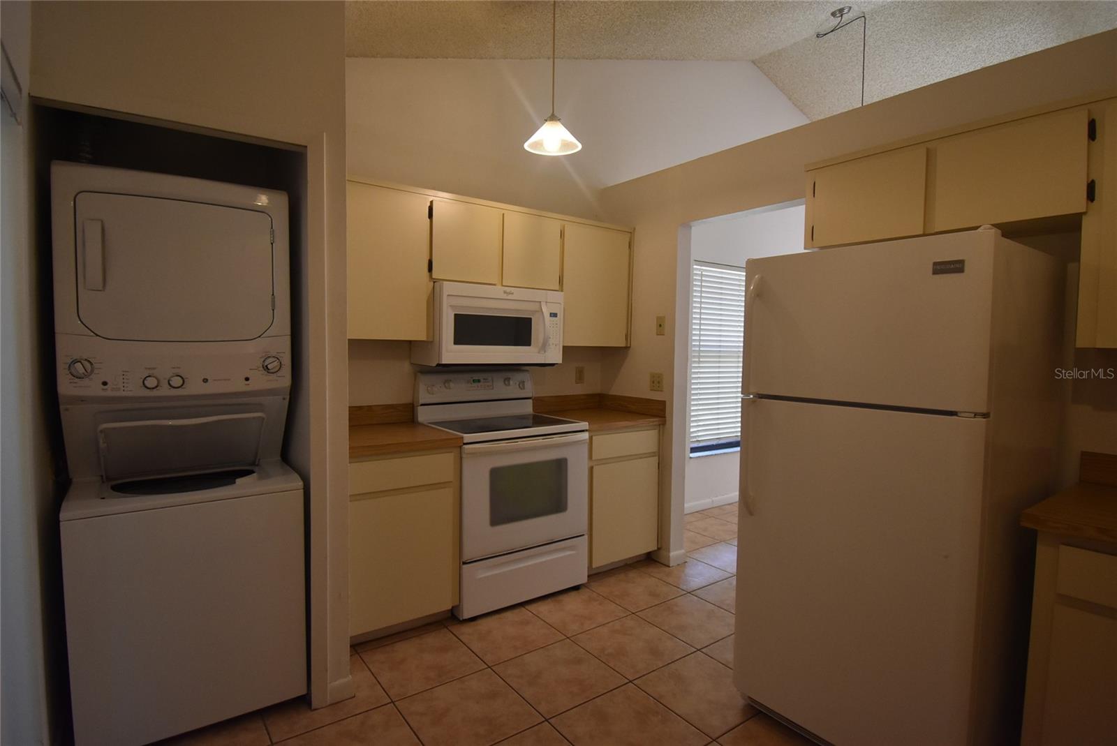 Image 5 of 14 For 390 Douglas Way 71