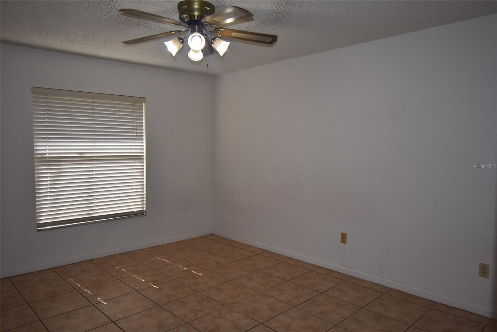 Image 7 of 14 For 390 Douglas Way 71
