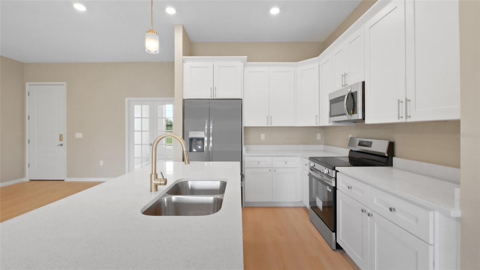 Image 10 of 42 For 13647 Begonia Circle