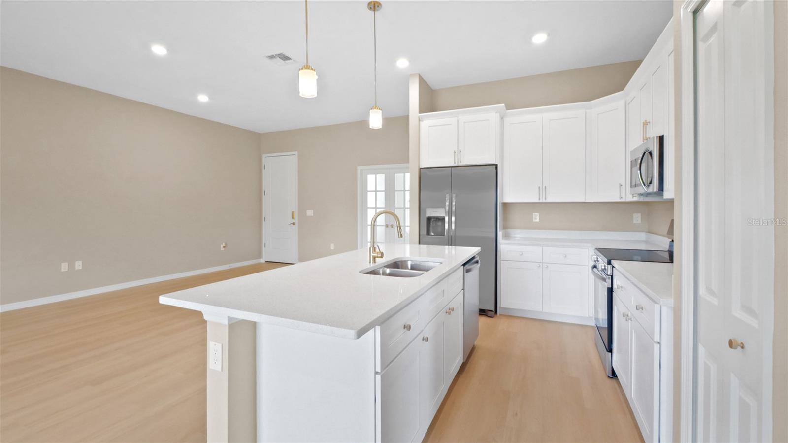 Image 11 of 42 For 13647 Begonia Circle