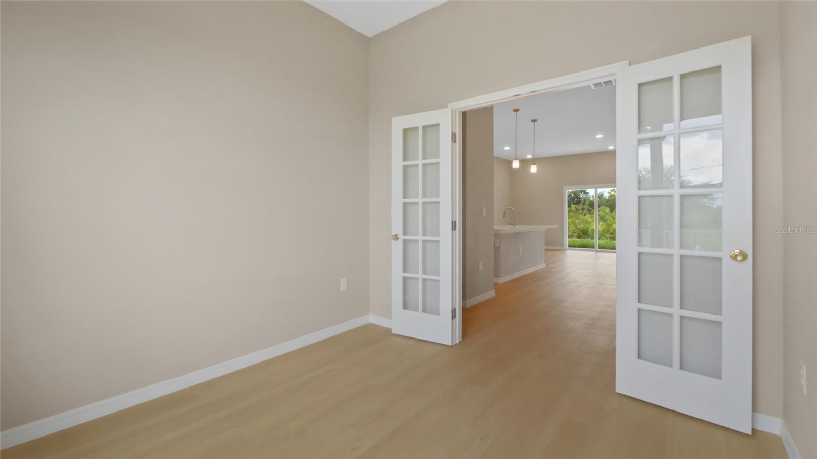 Image 13 of 42 For 13647 Begonia Circle