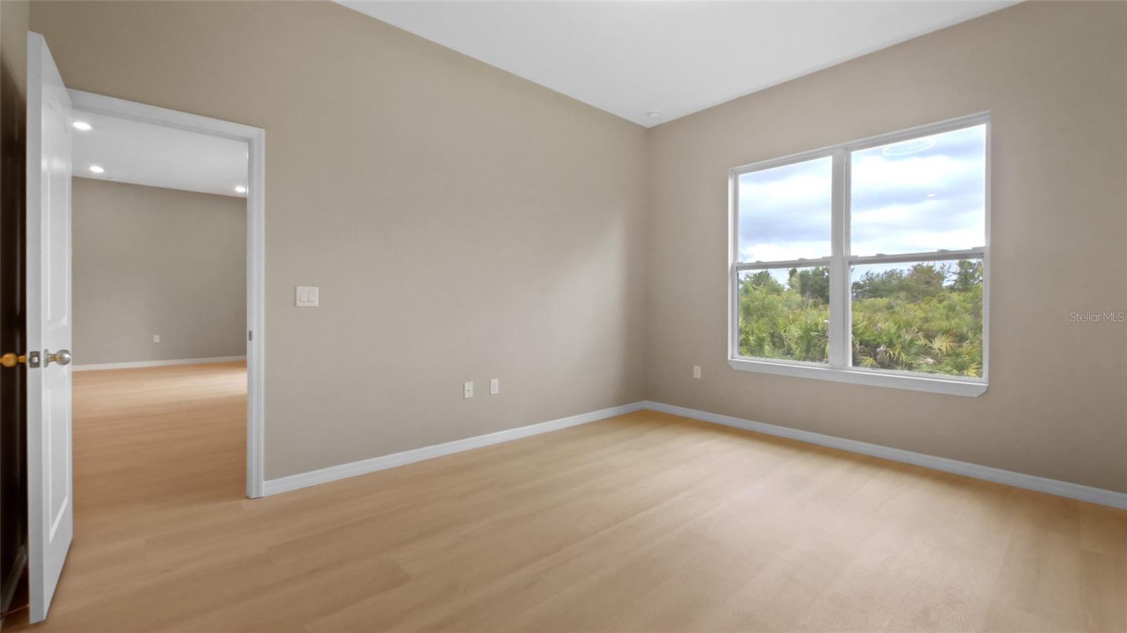 Image 16 of 42 For 13647 Begonia Circle