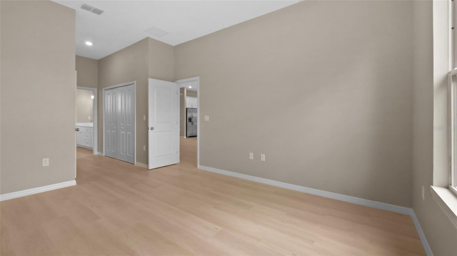 Image 17 of 42 For 13647 Begonia Circle