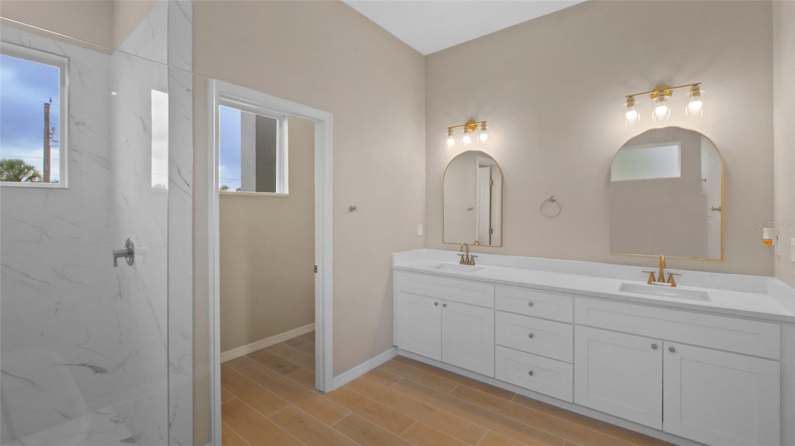 Image 19 of 42 For 13647 Begonia Circle