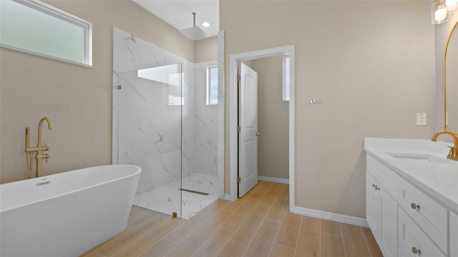 Image 20 of 42 For 13647 Begonia Circle