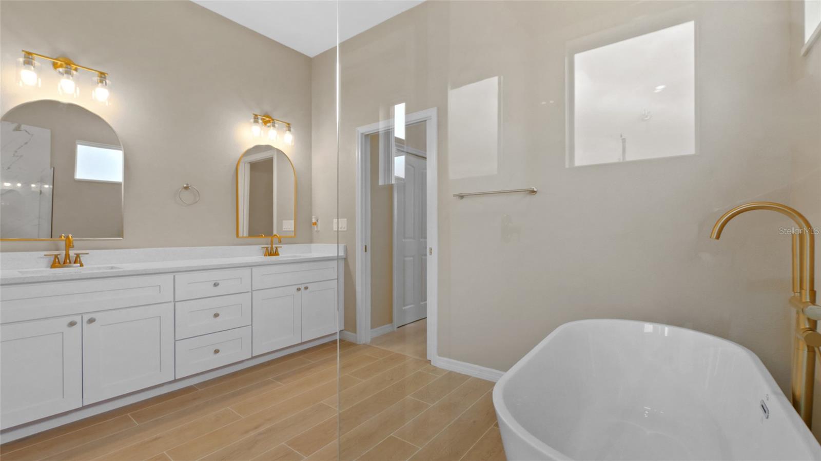 Image 21 of 42 For 13647 Begonia Circle