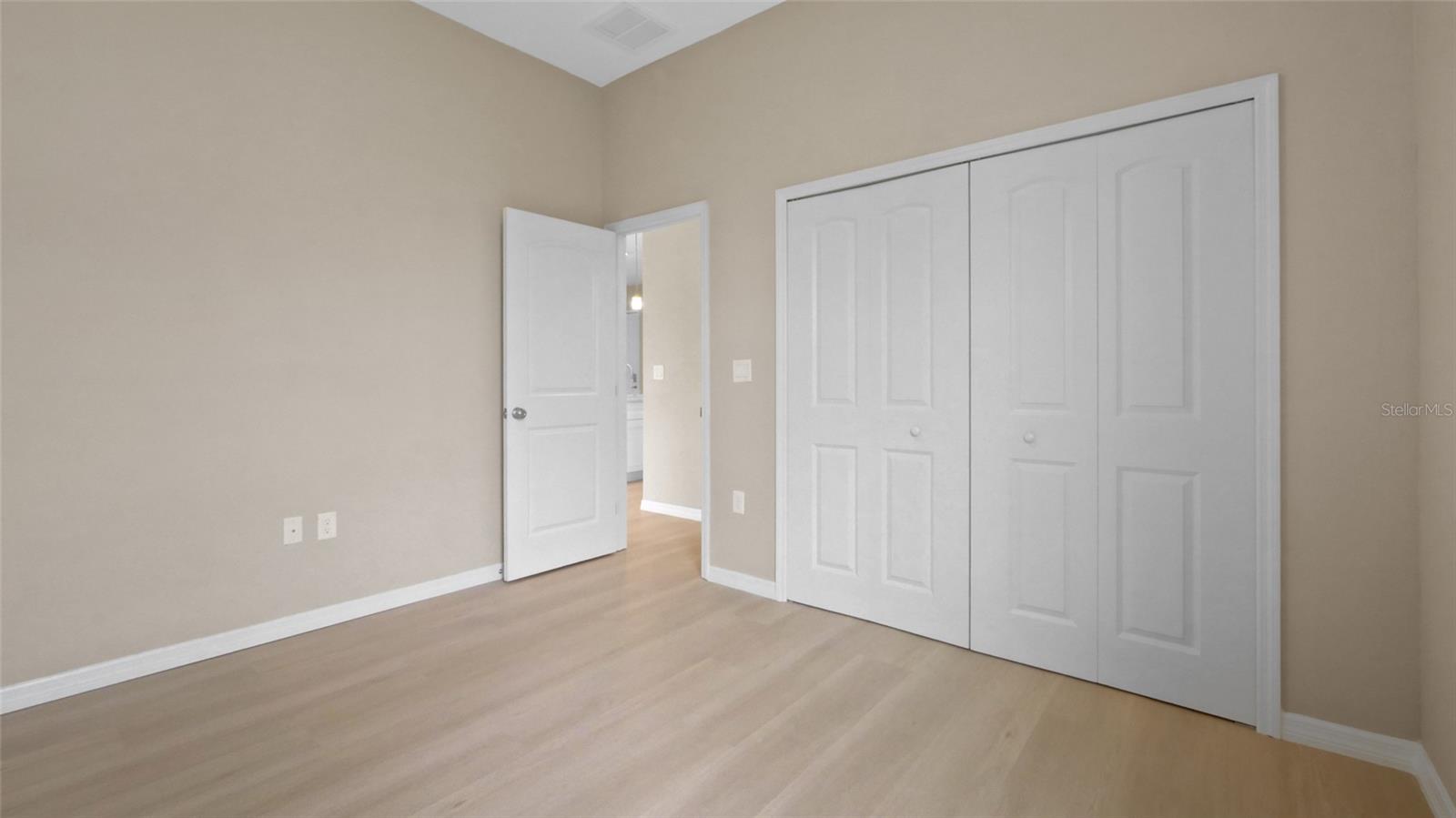 Image 22 of 42 For 13647 Begonia Circle