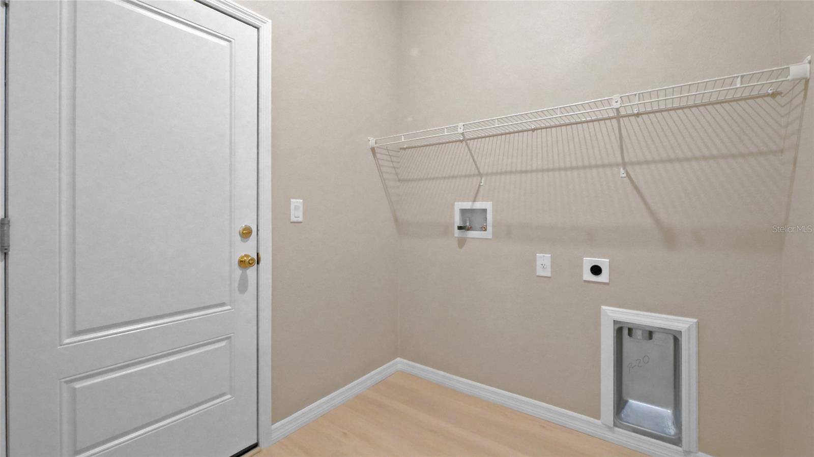 Image 27 of 42 For 13647 Begonia Circle