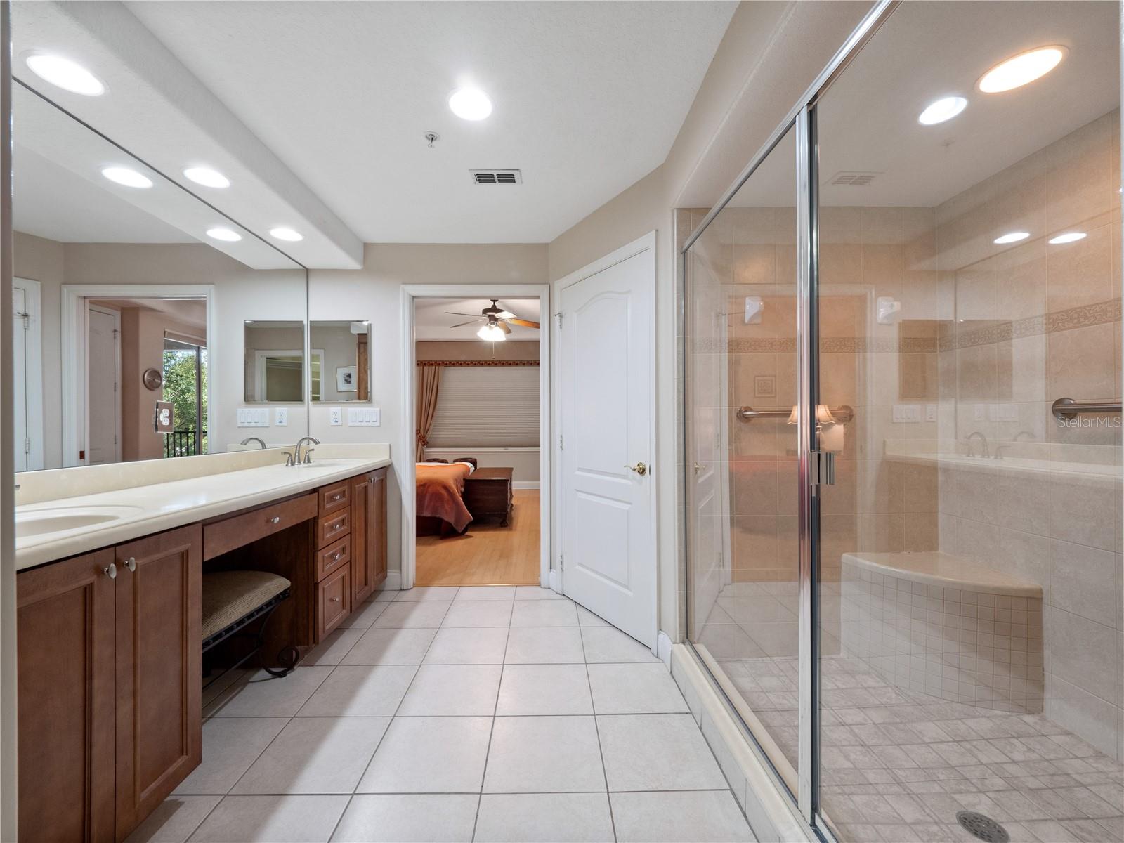 Image 15 of 43 For 910 Lotus Vista Drive 201