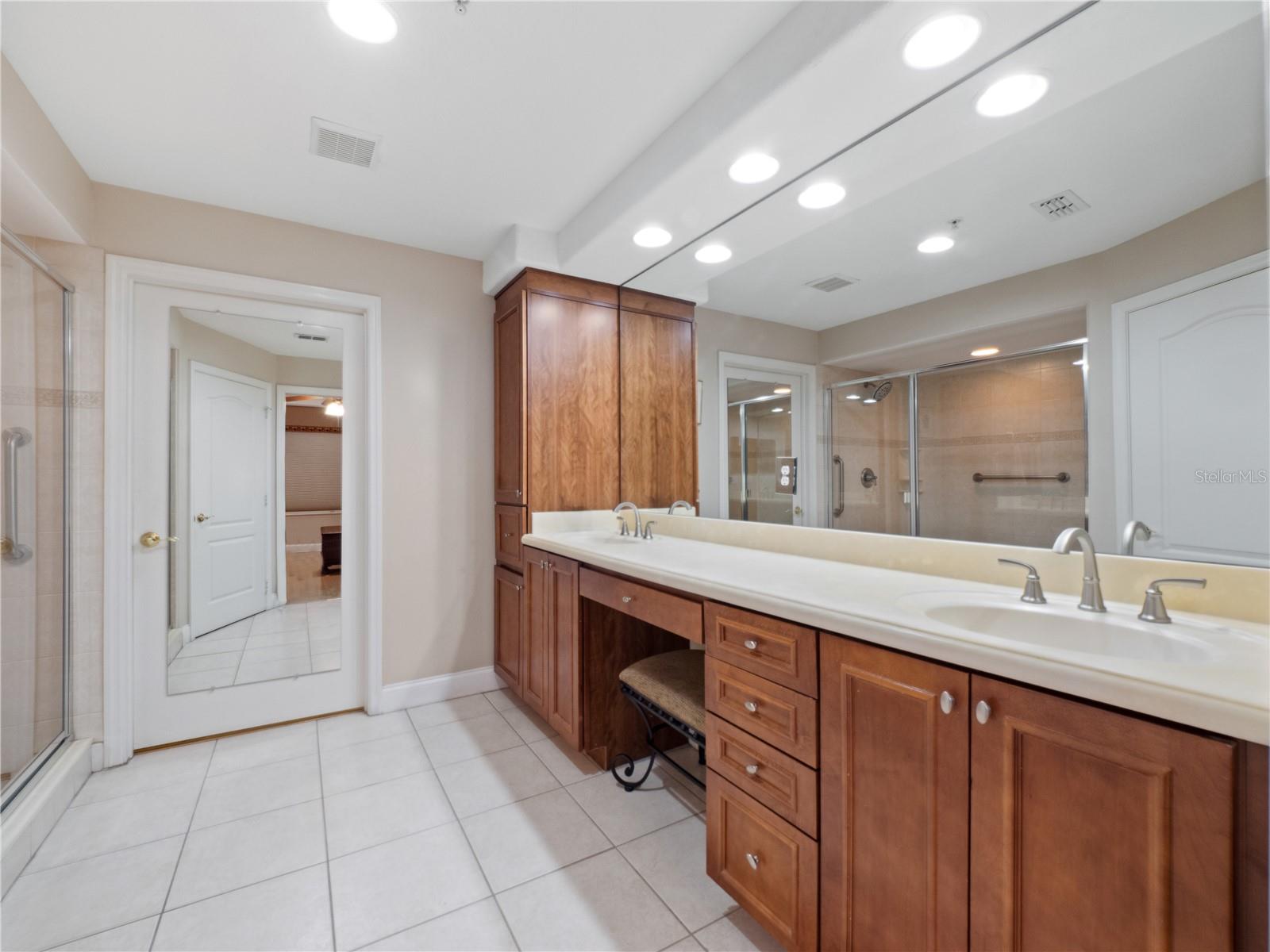 Image 16 of 43 For 910 Lotus Vista Drive 201