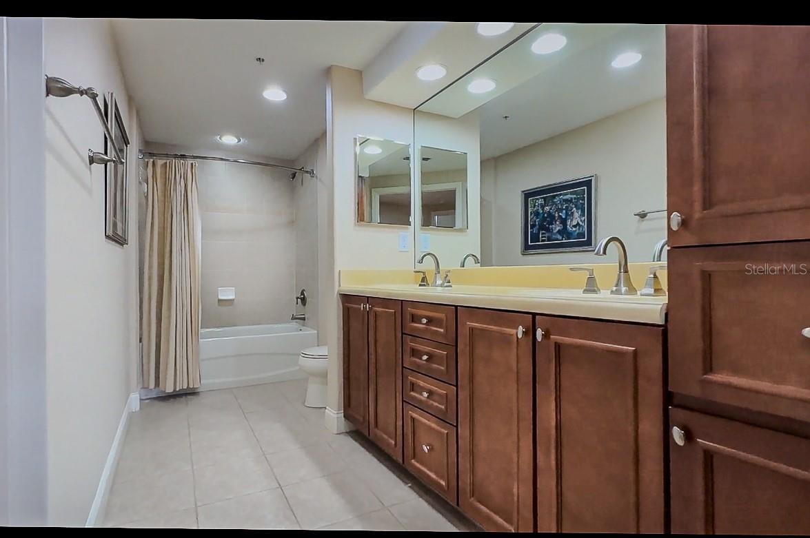 Image 22 of 43 For 910 Lotus Vista Drive 201