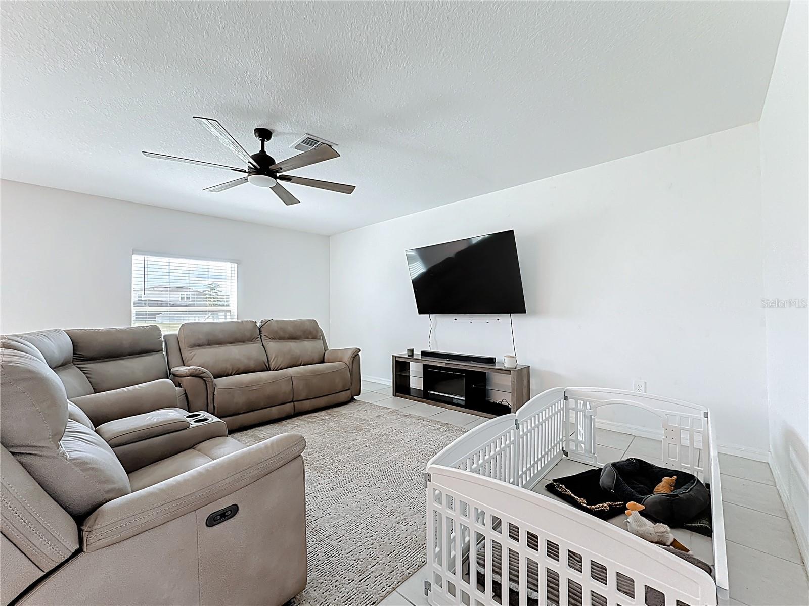 Image 3 of 37 For 262 Amber Way