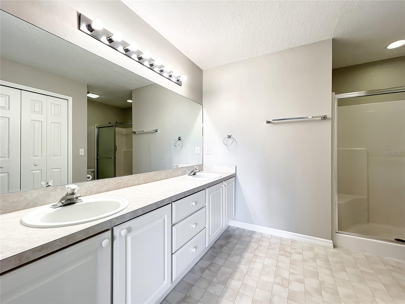 Image 21 of 30 For 1364 Hillview Drive