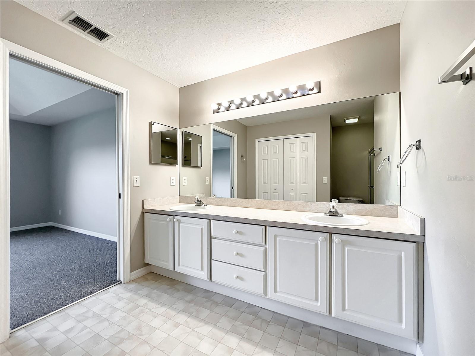 Image 22 of 30 For 1364 Hillview Drive