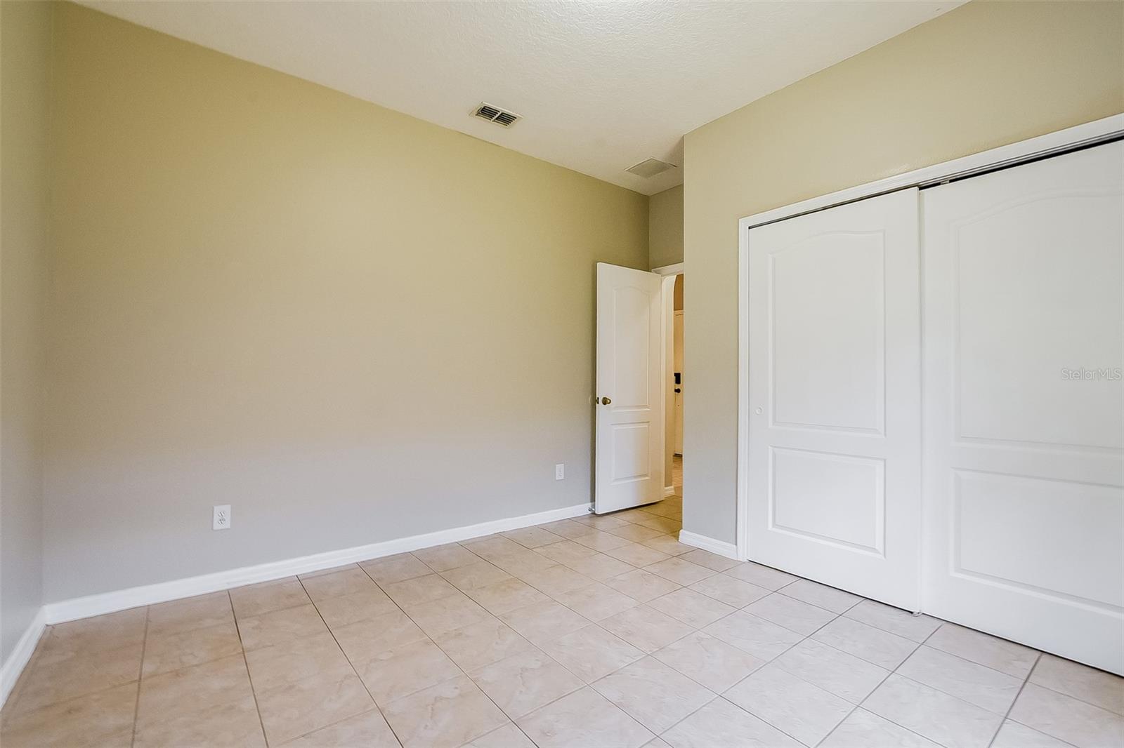 Image 14 of 21 For 1238 Longville Circle
