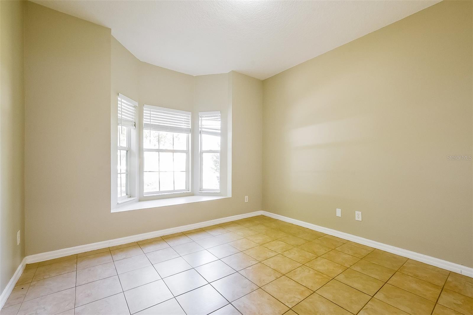 Image 6 of 21 For 1238 Longville Circle