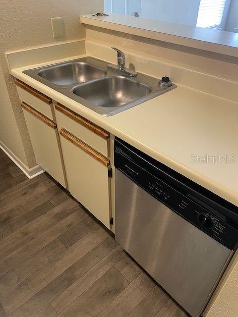 Image 4 of 13 For 5501 Rosebriar Way 201