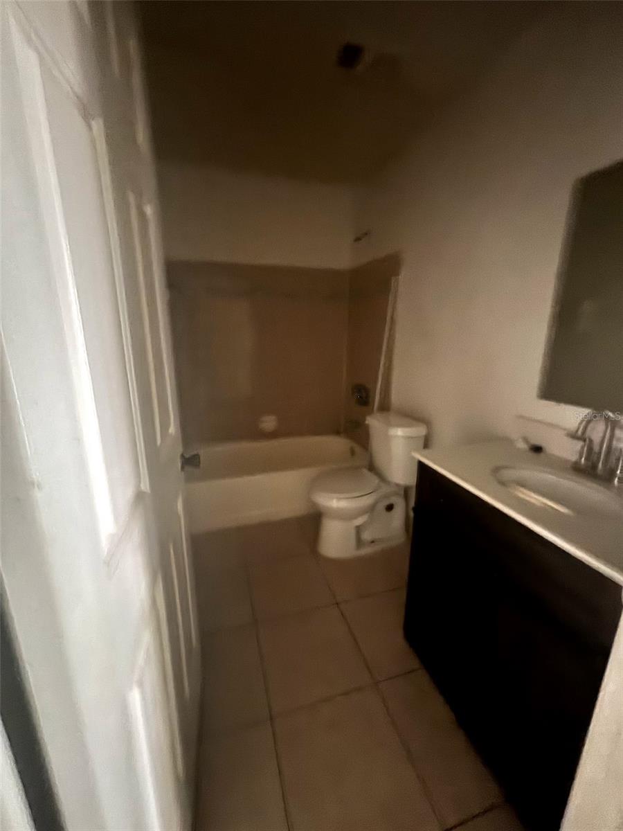 Image 4 of 9 For 3976 Versailles Drive 3976c