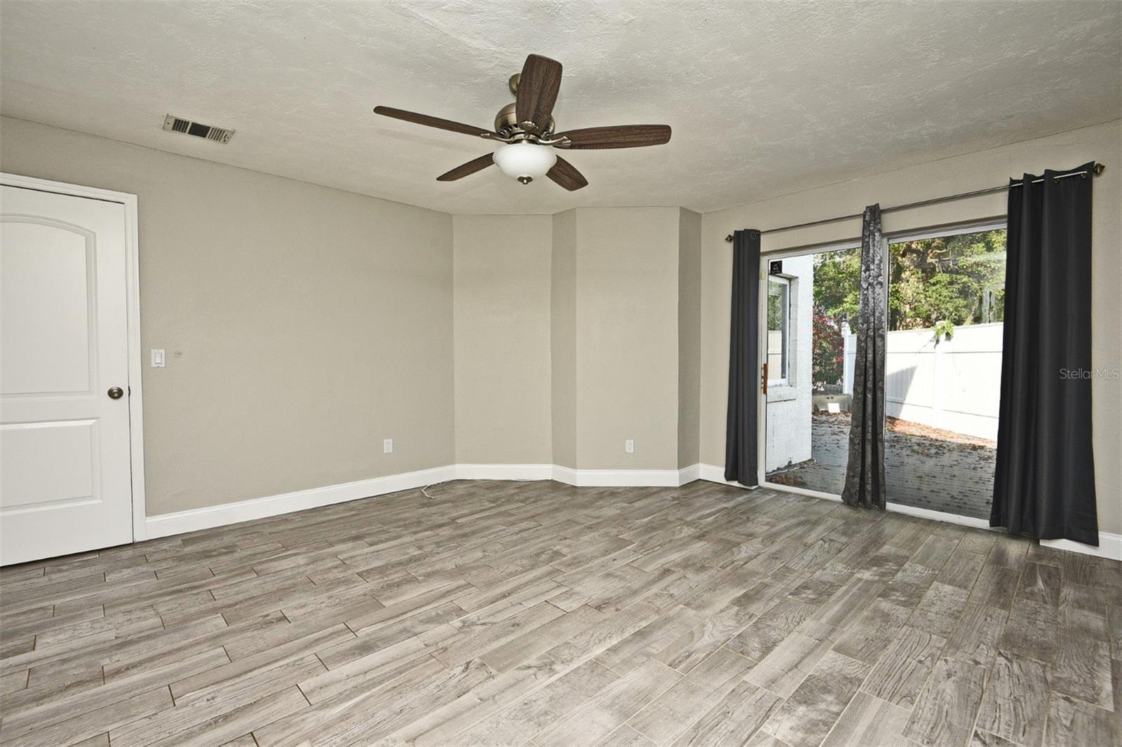 Image 15 of 48 For 621 Landings Place
