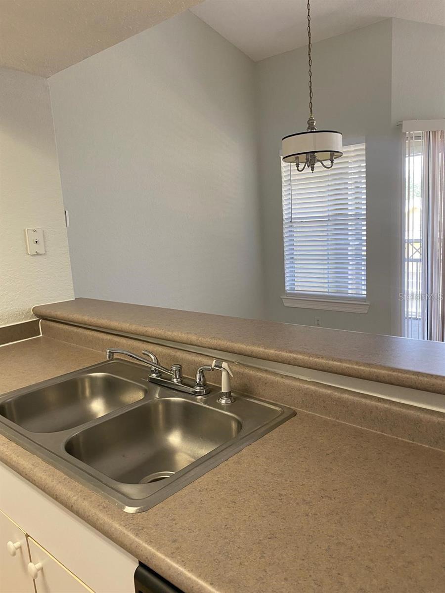 Image 12 of 24 For 2336 Midtown Terrace 932