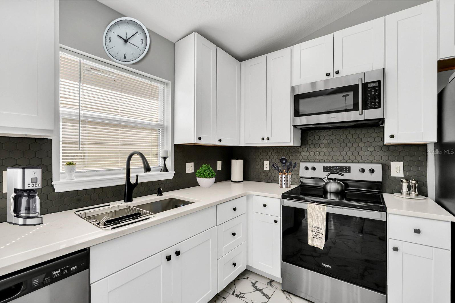 Image 11 of 33 For 242 Blue Jay Way