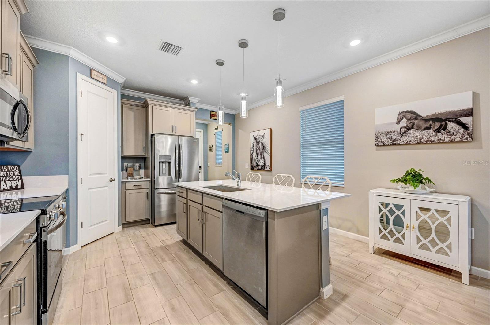 Image 10 of 52 For 846 Antibes Court Nw