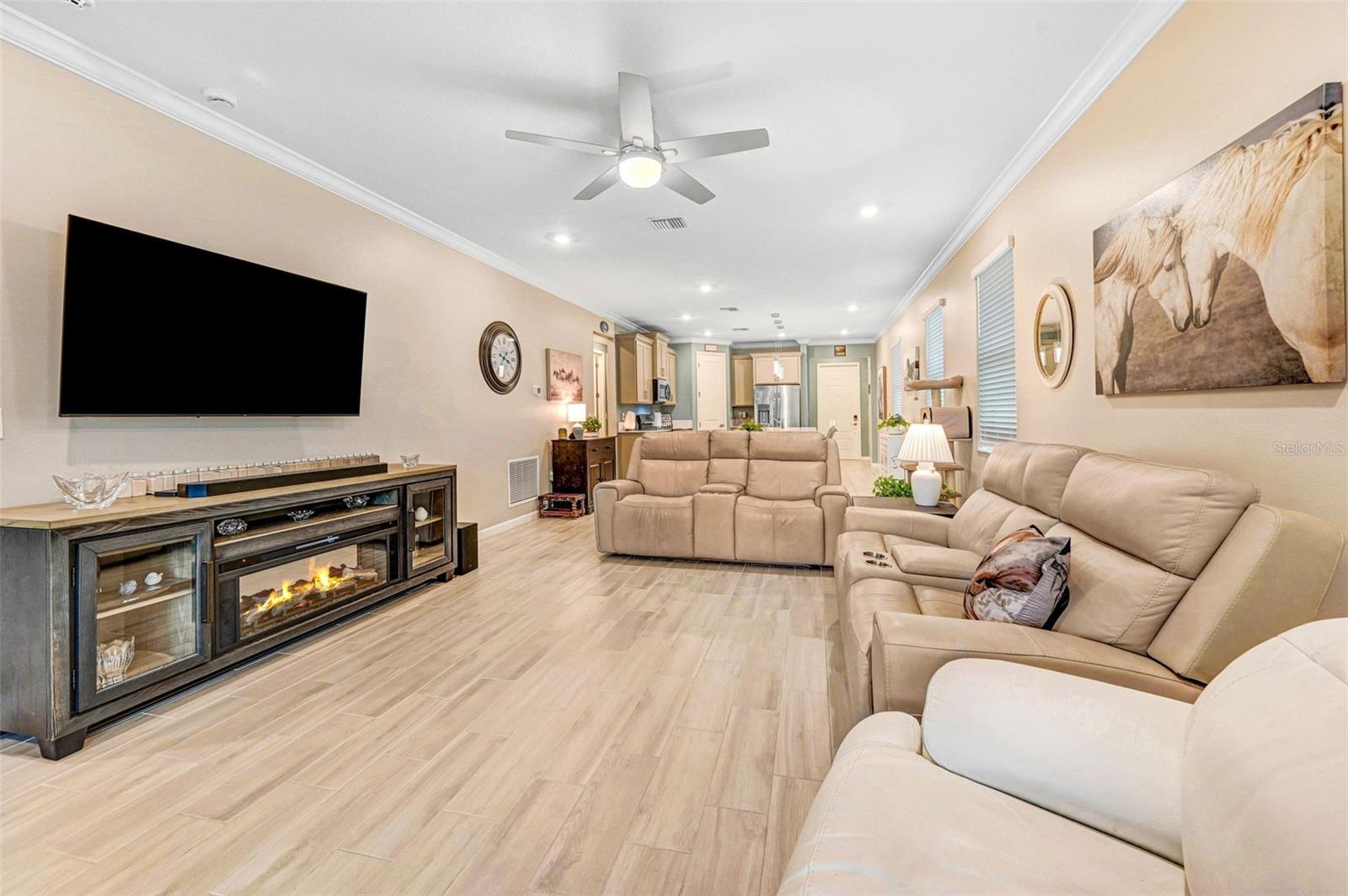 Image 13 of 52 For 846 Antibes Court Nw